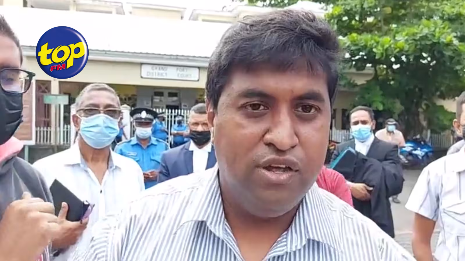 A sa sortie de la cour : Nazim Gurib explique qu’il voulait tout simplement assister à la réunion que tenaient les députés de la majorité, mercredi dernier