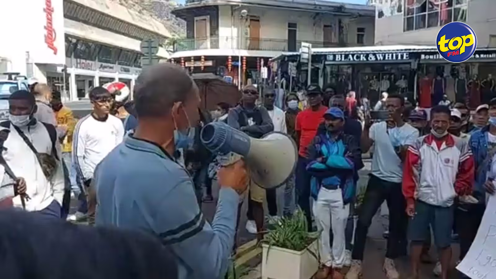 Secteur de la pêche : ‘certaines personnes obtiennent des permis dans moins de 24 heures alors que les pêcheurs doivent attendre plusieurs mois’, martèle Judex Rampaul