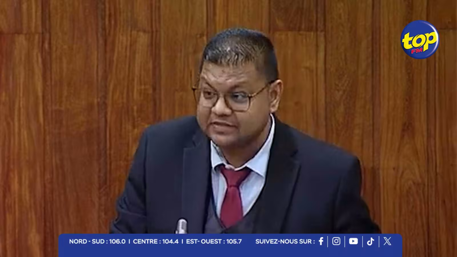 Manque de transport à Queen Victoria : le député Ramkalawon alerte sur les difficultés des habitants et des étudiants, le ministre Osman Mahomed promet une intervention de la NTA
