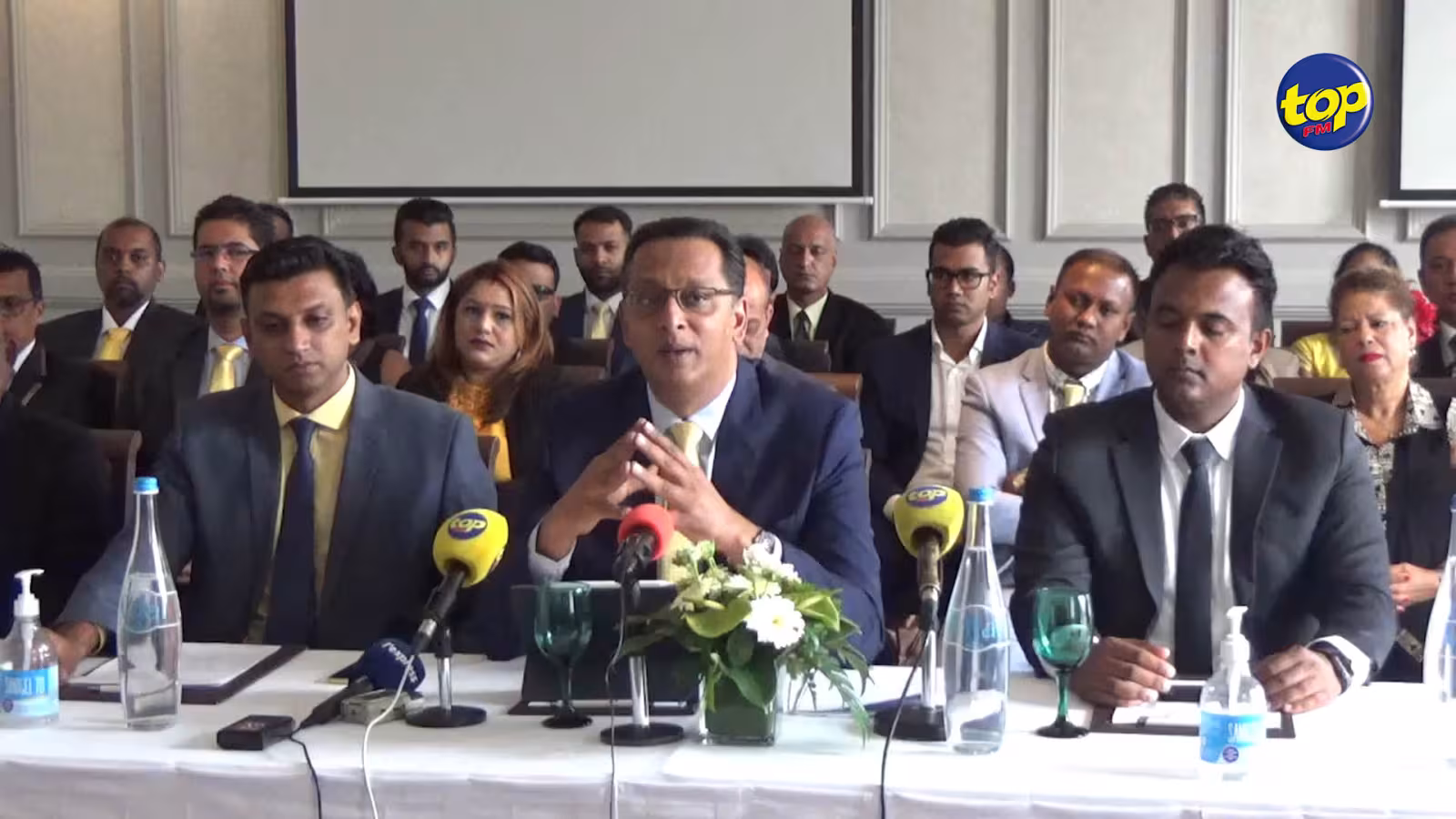 L’ultimatum de Roshi Bhadain qui demande à Pravind Jugnauth de démissionner expire ce lundi :  ‘S’il est toujours en poste, j’entamerai une private prosecution contre lui’ a lancé le leader du Reform Party