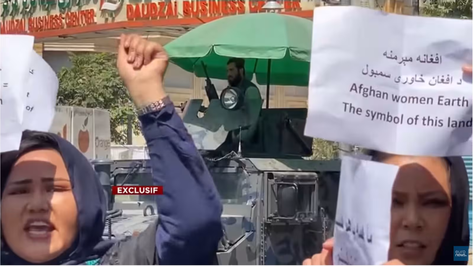 Afghanistan : Nouvelle manifestation des femmes pour être représentées dans le futur gouvernement