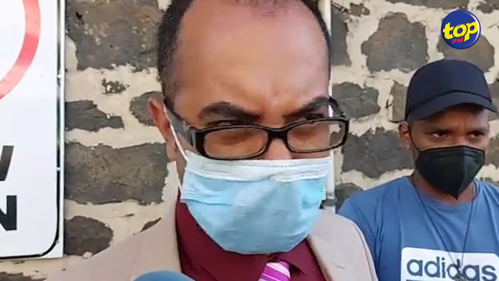 Arrêté pour sédition : Darren L’Activiste refuse que la police examine son portable et son compte Facebook