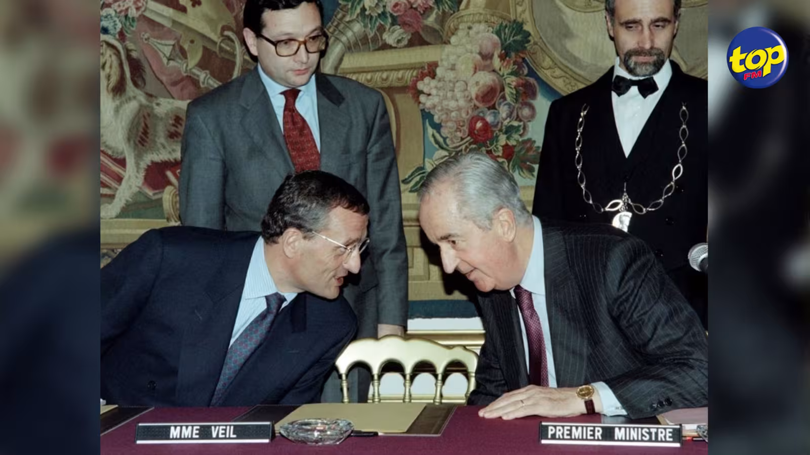 Affaire Karachi en France : l’ancien Premier ministre français Edouard Balladur et François Léotard devant la Cour de justice de la République.. l’ancien Premier ministre français est soupçonné d’avoir été derrière un système de rétrocommissions illégales