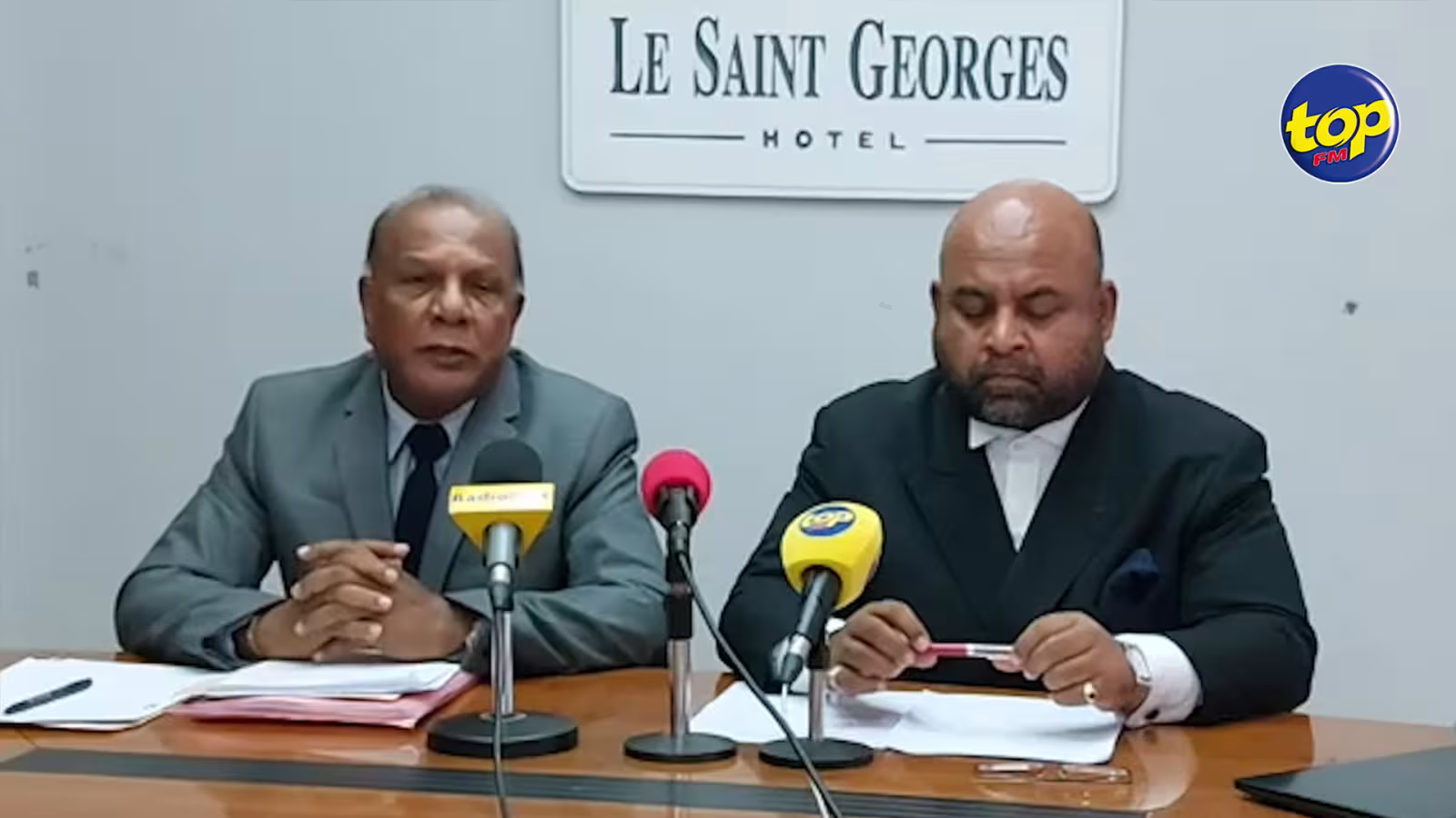 Plainte pour diffamation contre Avinash Teeluck : ”A lépok Dr Navin Ramgoolam ti dire Vishnu Bundhun step down, zordi sous sa règne la, c’est Step up ki ena,” ironise Me Neelkanth Dulloo