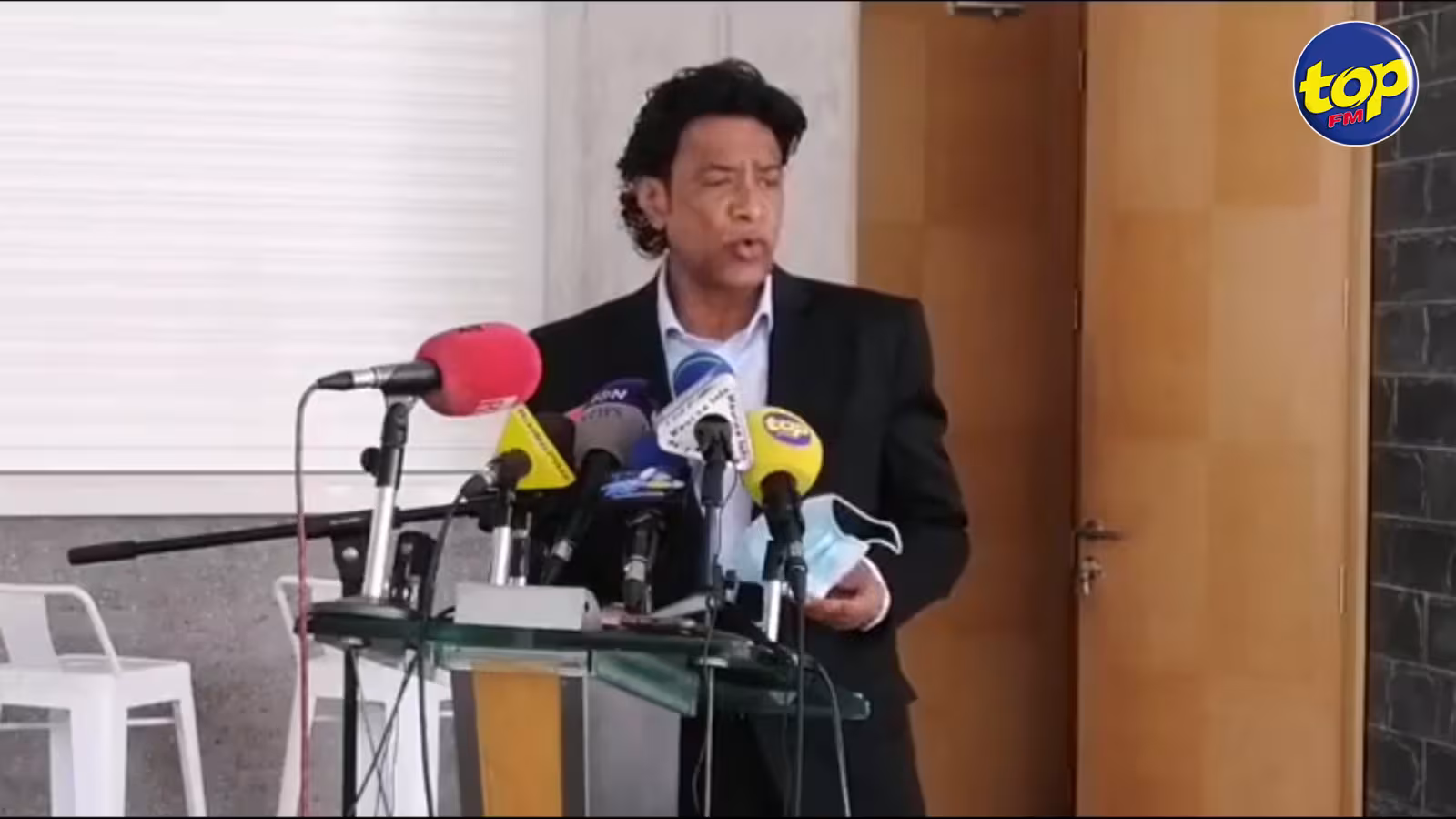 Campagne de vaccination : « C’est un pagaille total », affirme Nando Bodha