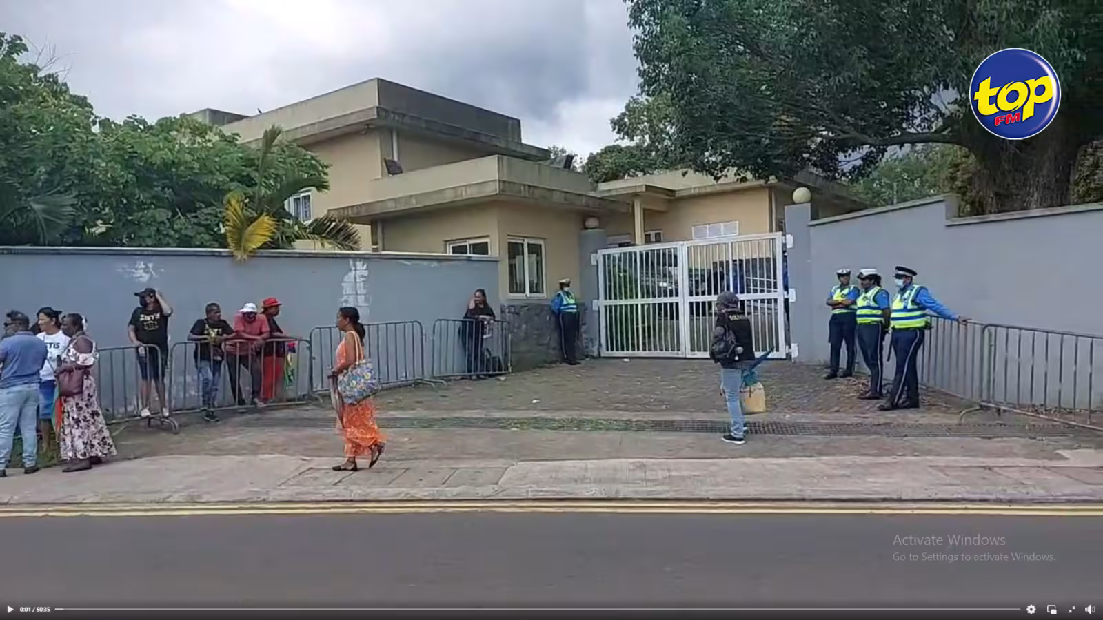En Cour de Moka cet après-midi : Bruneau Laurette sera appelé à la barre des témoins; exactement trois mois demain, depuis son arrestation