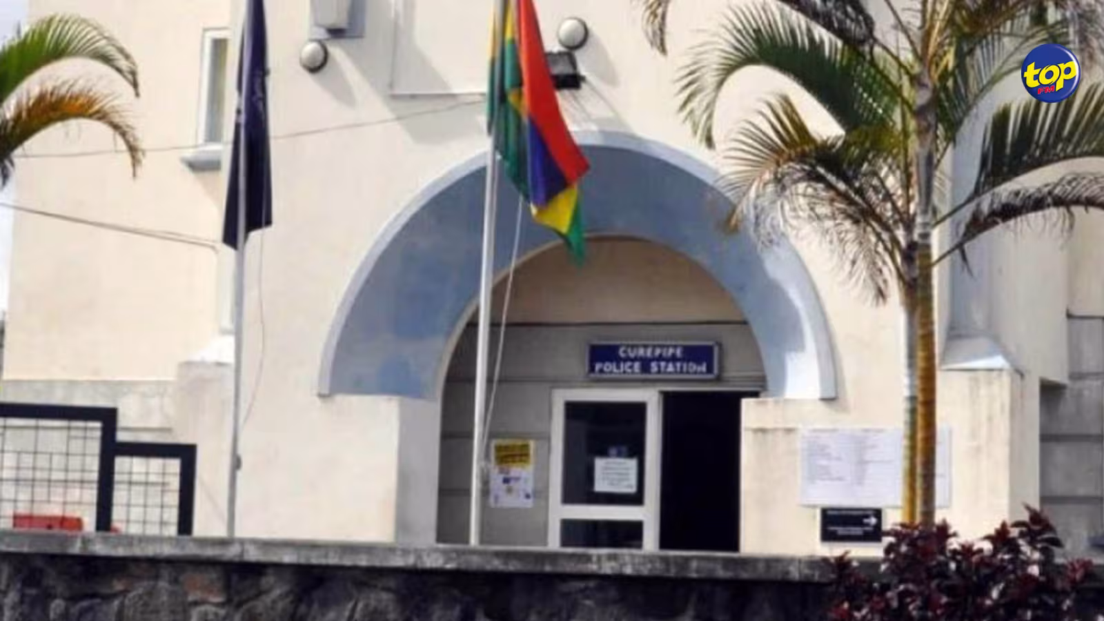 A Curepipe : Un policier en faction reçoit un coup de poing au visage pour avoir ordonné à un piéton de marcher sur le trottoir