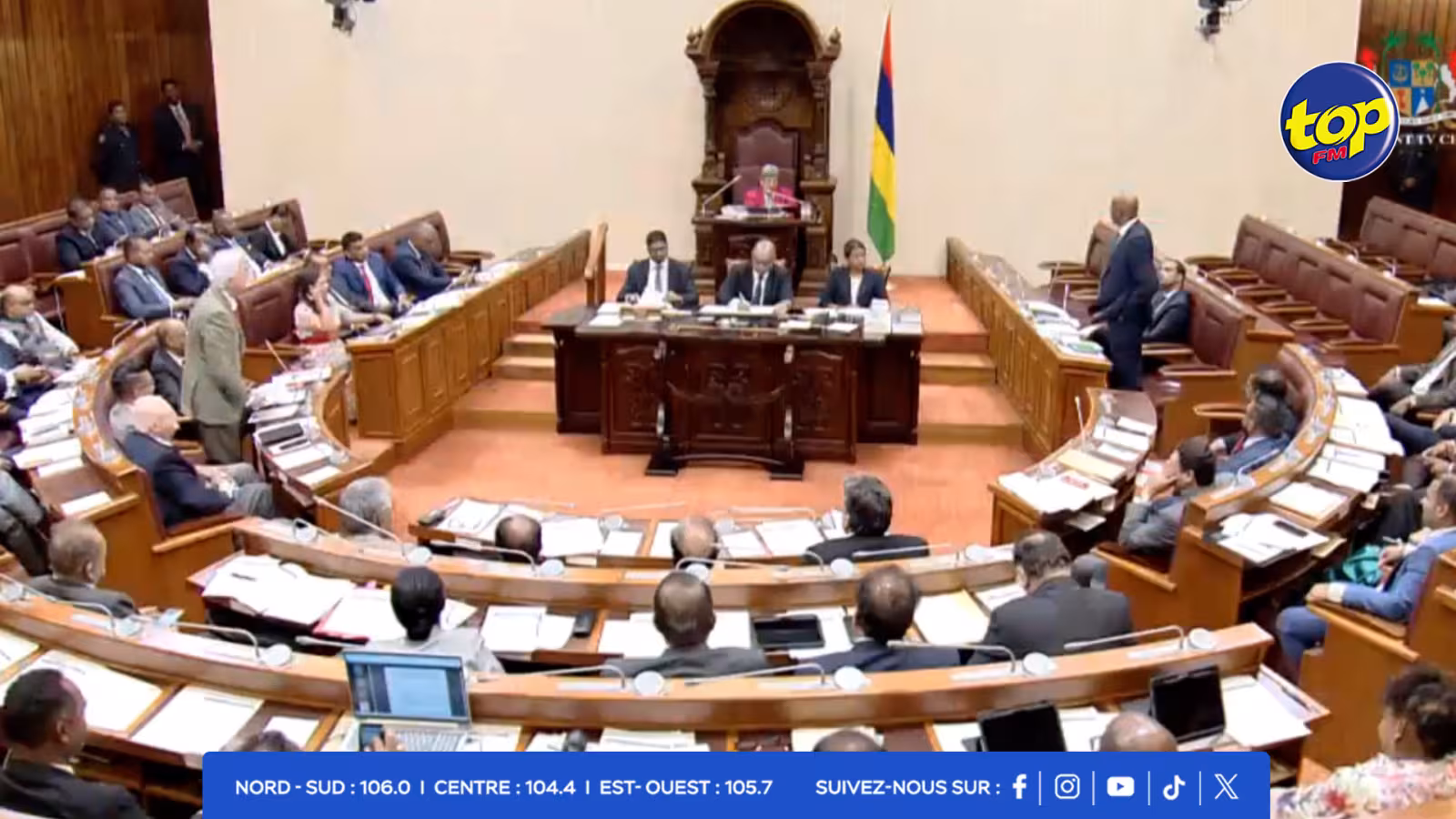 Clash-entre-Joe-Lesjongard-et-Paul-Bérenger,-le-Deputy-Prime-Minister