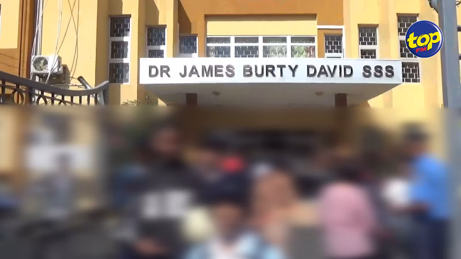 Pagaille au collège Dr James Burty David SSS à Bell Village : L’agression d’un élève débouche sur une bagarre entre clans de collégiens, toutes sortes d’incidents et une manifestation dans la cour de l’établissement