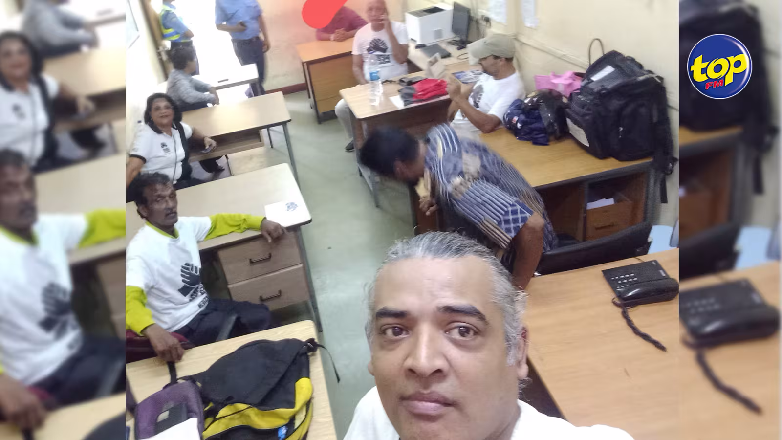 Manifestation devant les Casernes Centrales pour réclamer la démission du Commissaire de police : Plusieurs membres de LPM, parmi Raouf Khodabaccus, Ivor Tan Yan, Nina Ramdenee et Jean Claude Barbier…  interpellés