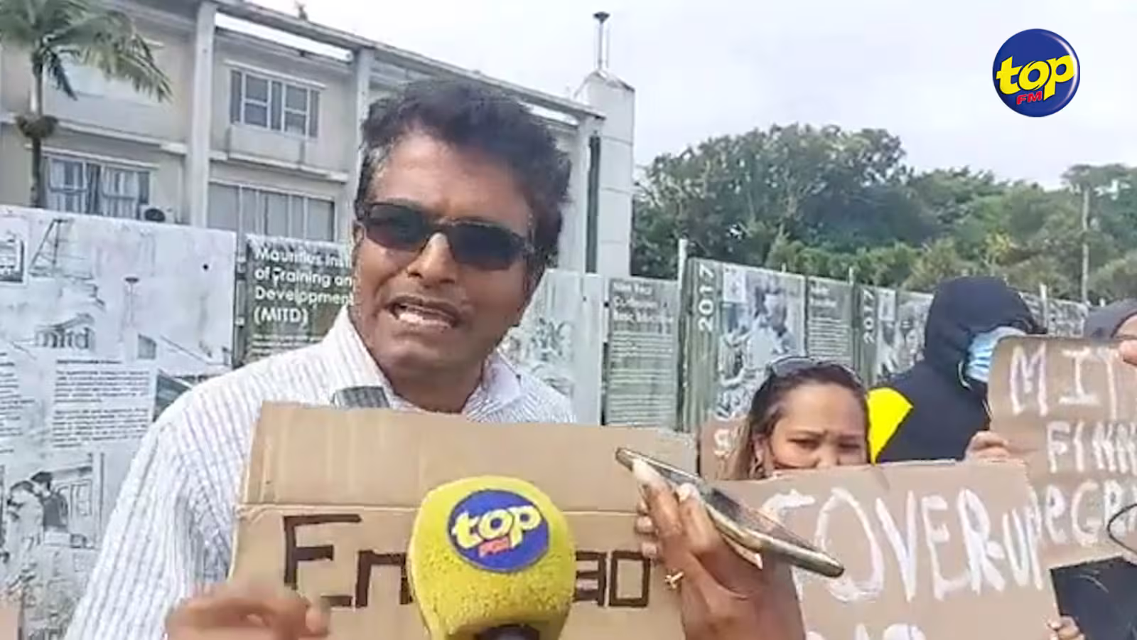 Exercices de recrutement, de promotions et  autres pratiques: Les travailleurs du MITD manifestent pour réclamer  la démission de leur directeur