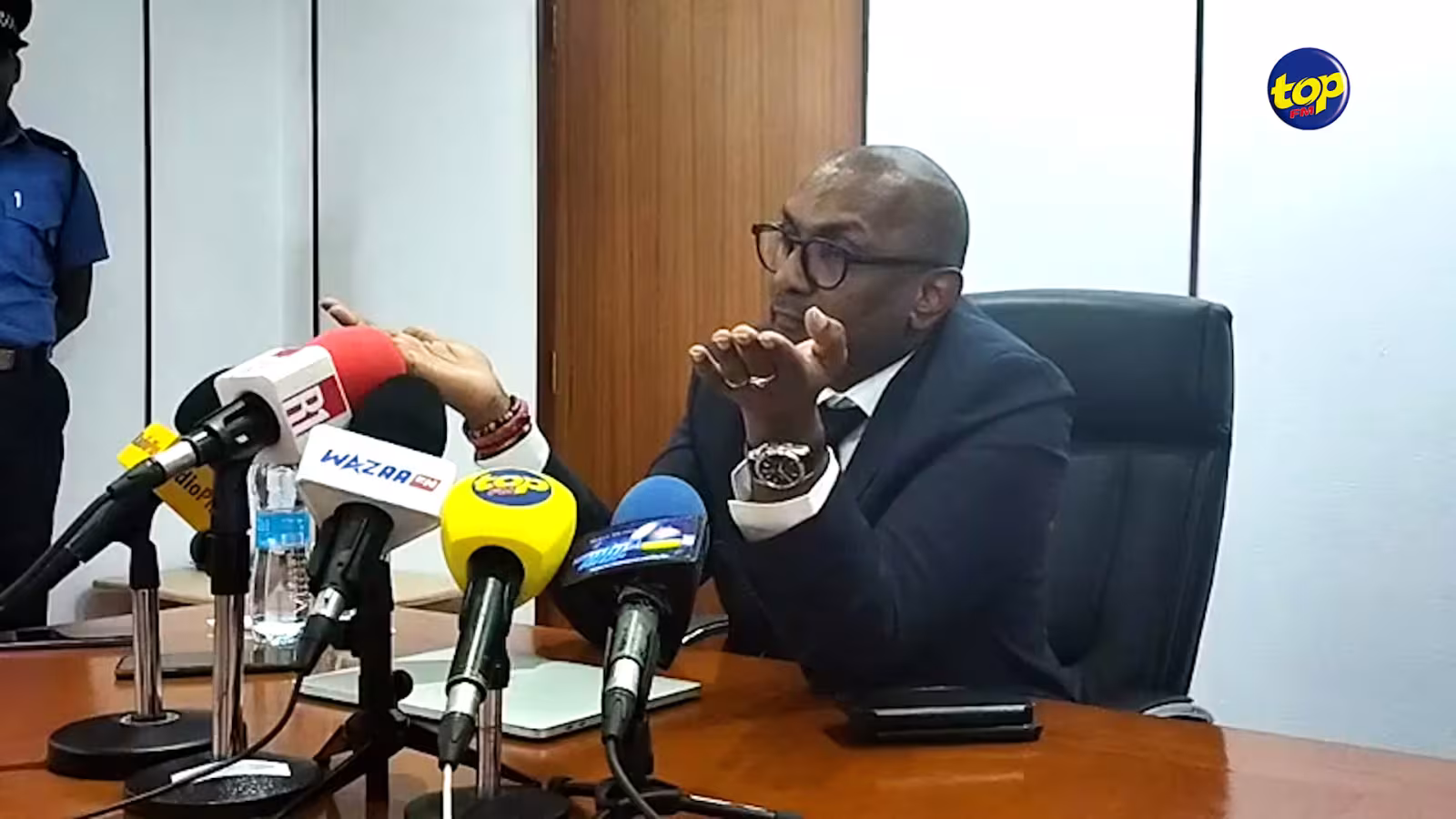 Baisse des prix des carburants:” Nou tou sensib à so la santé,  nou demane li arêt so la grève, kan situation la pou permet biensur nou pou faire bane baisse” lance Ranganaden Padayatchy à Nishal Joyram
