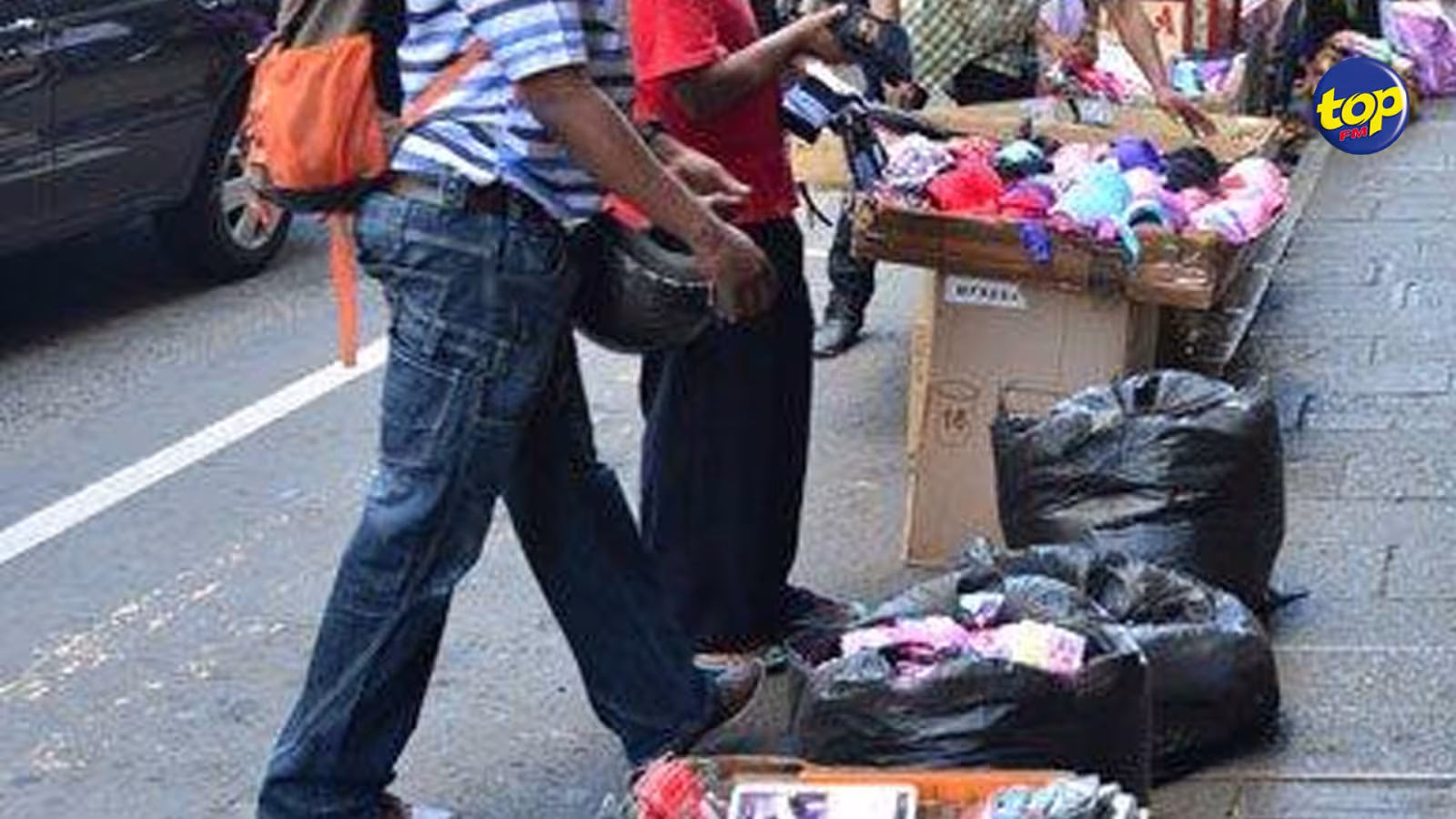 Marchands ambulants à proximité du marché de Vacoas : ‘Nou paye gros cash municipalité, mais inspecteurs pé protège marchands ambulants !’ s’exaspèrent les maraîchers…