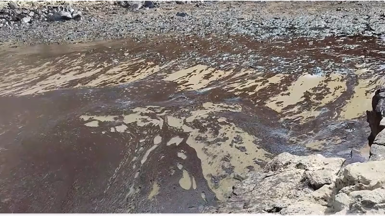 Le Pérou touché par une marée noire consécutive au tsunami à l’autre bout du Pacifique