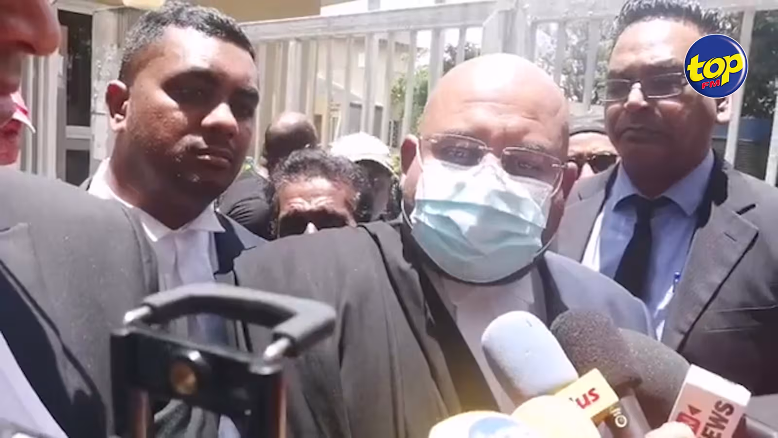 Comparution de Bruneau Laurette en cour de Moka : « Mo pensé ki c’est ene des bann pli grand case ki la Republik finn coné », dit Me Neelkanth Dulloo