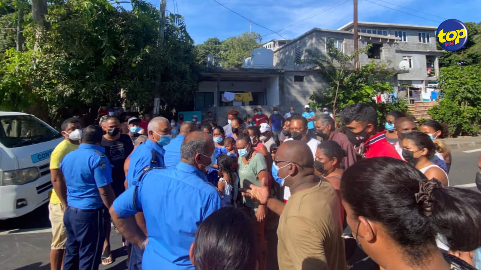 Pénurie d’eau à Bambous-Virieux : l’interpellation des manifestants se poursuit, ‘nou inn fer sa pou gagne delo’, lance Erica, une habitante