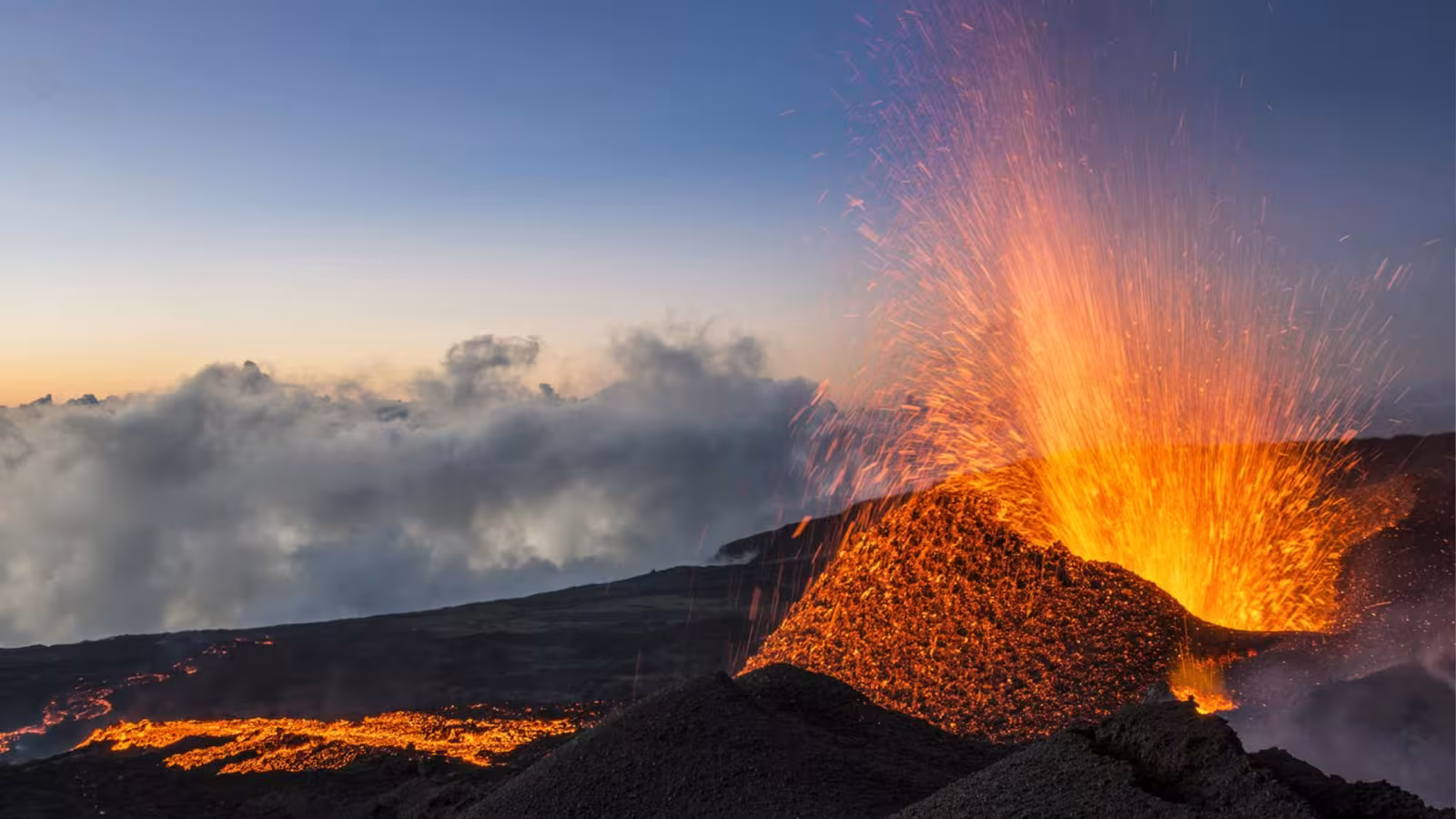 A La Réunion : Le Piton de La Fournaise de nouveau en éruption