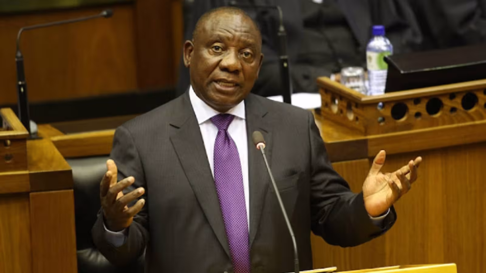 Accusé d’avoir caché un demi-million de dollars dans ses sofas : Le président Ramaphosa ne sera pas destitué