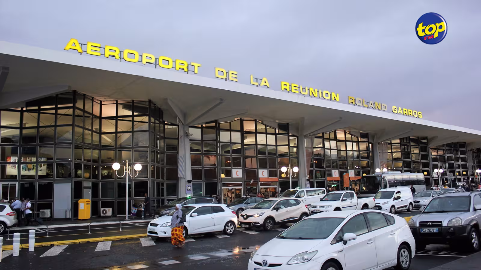 À l’aéroport Roland Garros, à l’île de la Réunion : Grogne des passagers l’annulation d’un vol d’Air Mauritius et que l’avion de remplacement soit tombé en panne