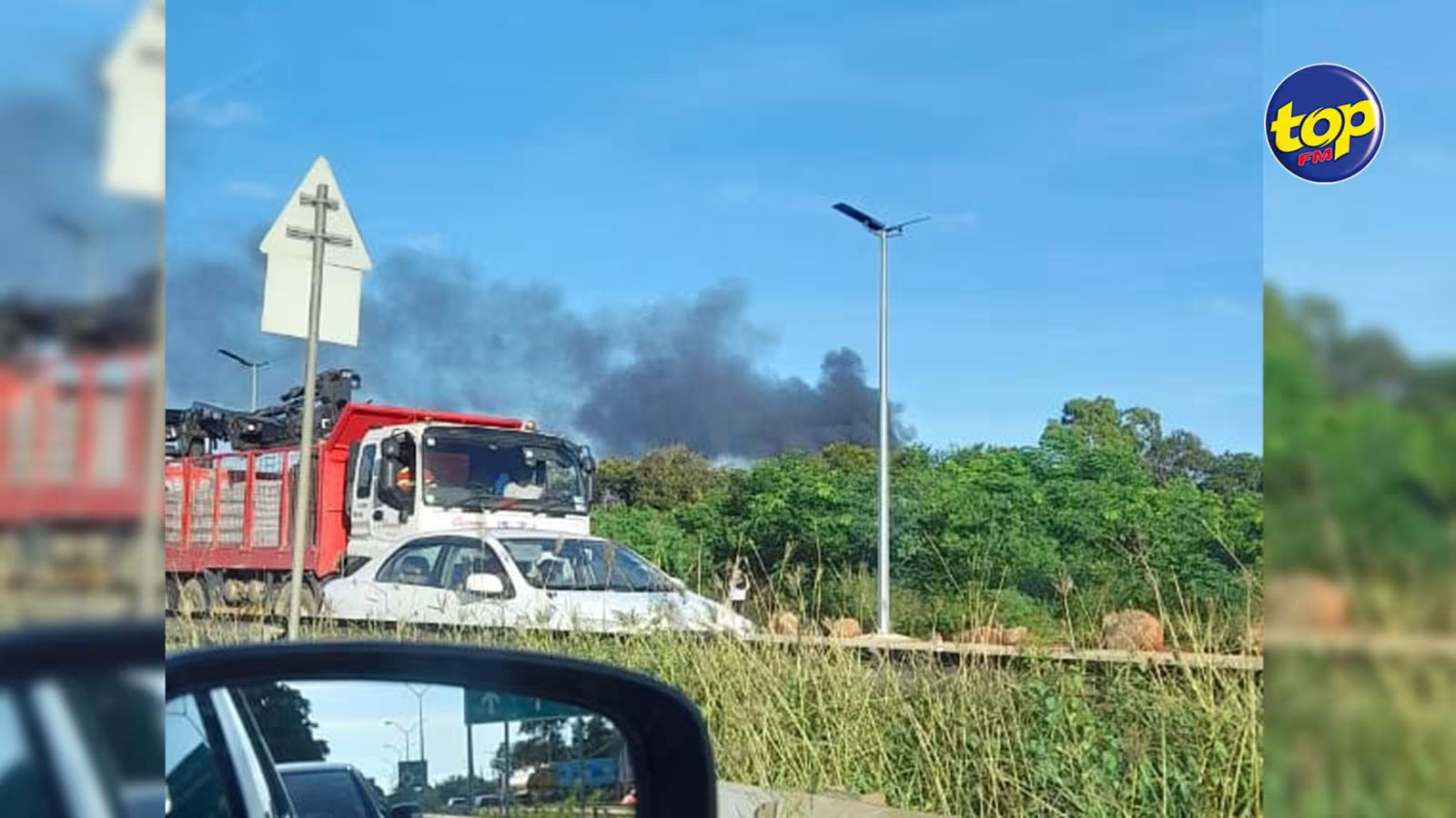 Incendie dans l’entrepôt de Polytol paints à Riche Terre : « Nous sommes en mode offensif…le feu est désormais sous contrôle », affirme l’Assistant Chief Fire Officer Hemant Gunnasya