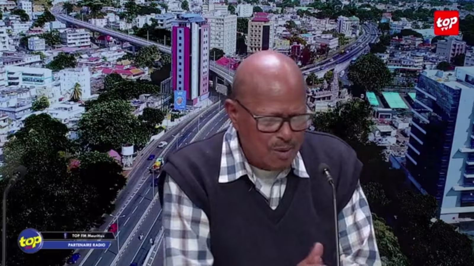 Boycott de Top FM par la station météo : «  Si enn service couma météo pas lé communiquer, li bien dangereux. Car sa faire partie de so duties, » déclare Subiraj SokAppadu