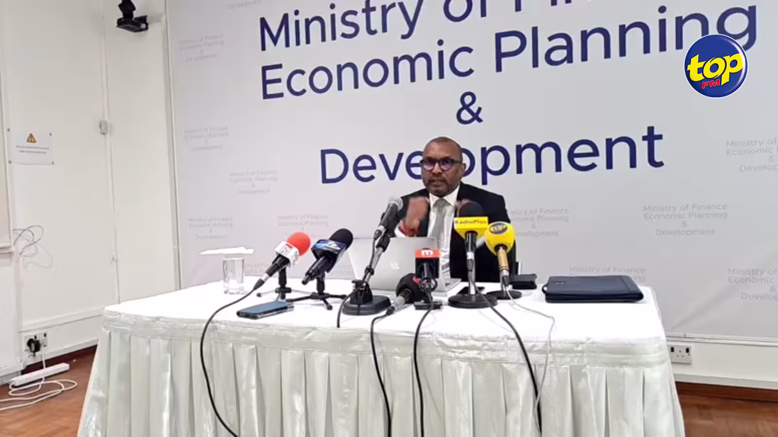 Économie :”Nos exportations atteindront les Rs 292 milliards pour 2022”, avance Renganaden Padayachy