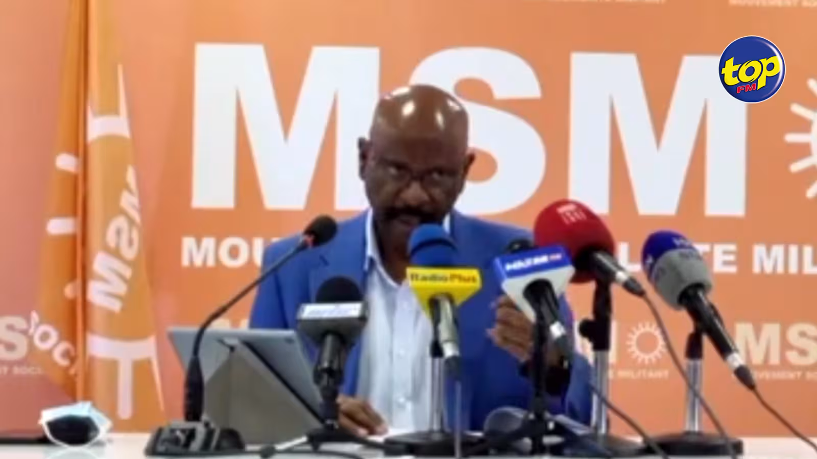 Scandale allégué entourant l’achat de Molnupiravir : Joe Lesjongard vante les mérites du Premier ministre
