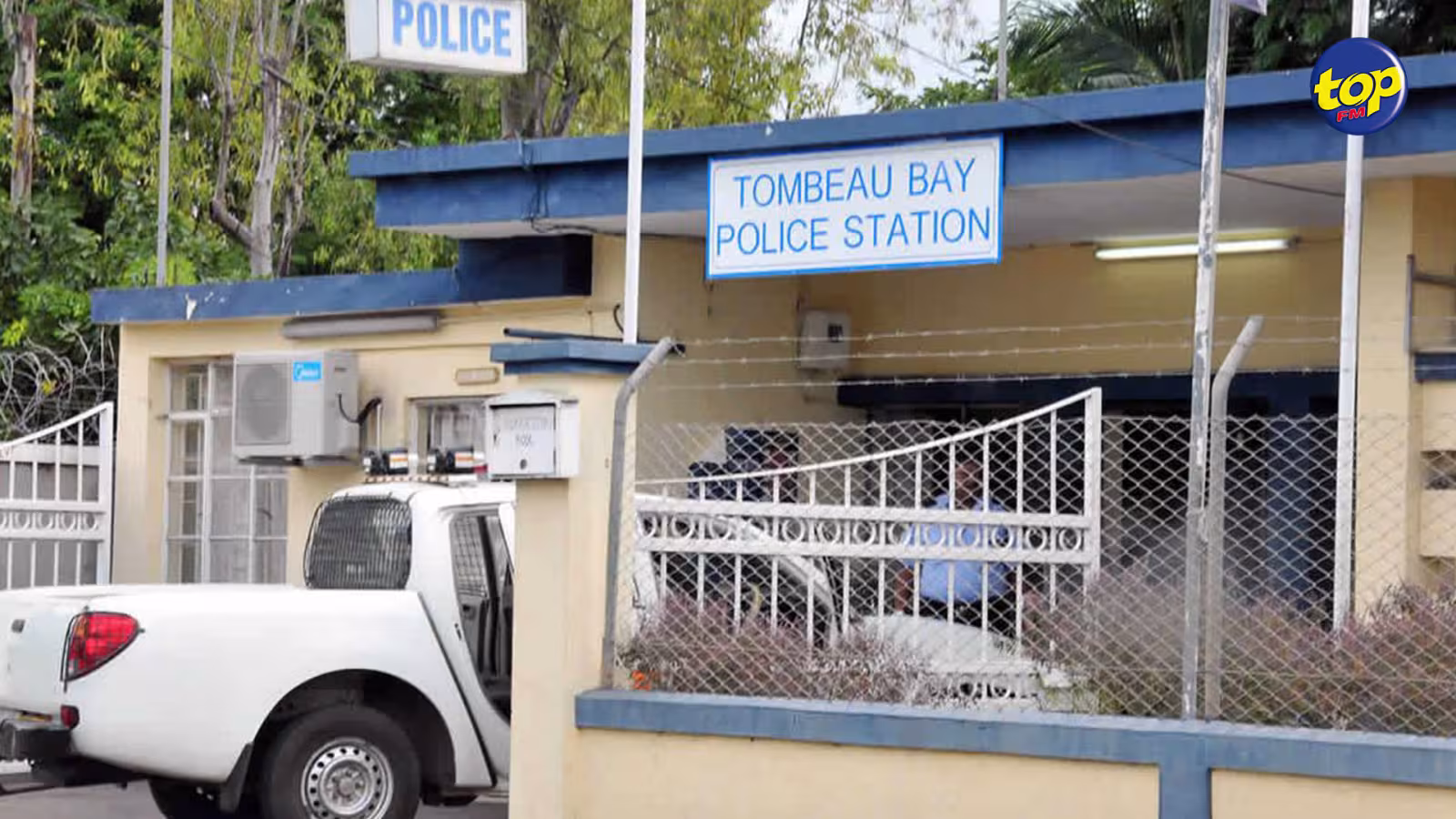 Pierres lancées en direction du bungalow des Jugnauth à Baie du Tombeau : 4 personnes arrêtées, dont un mineur