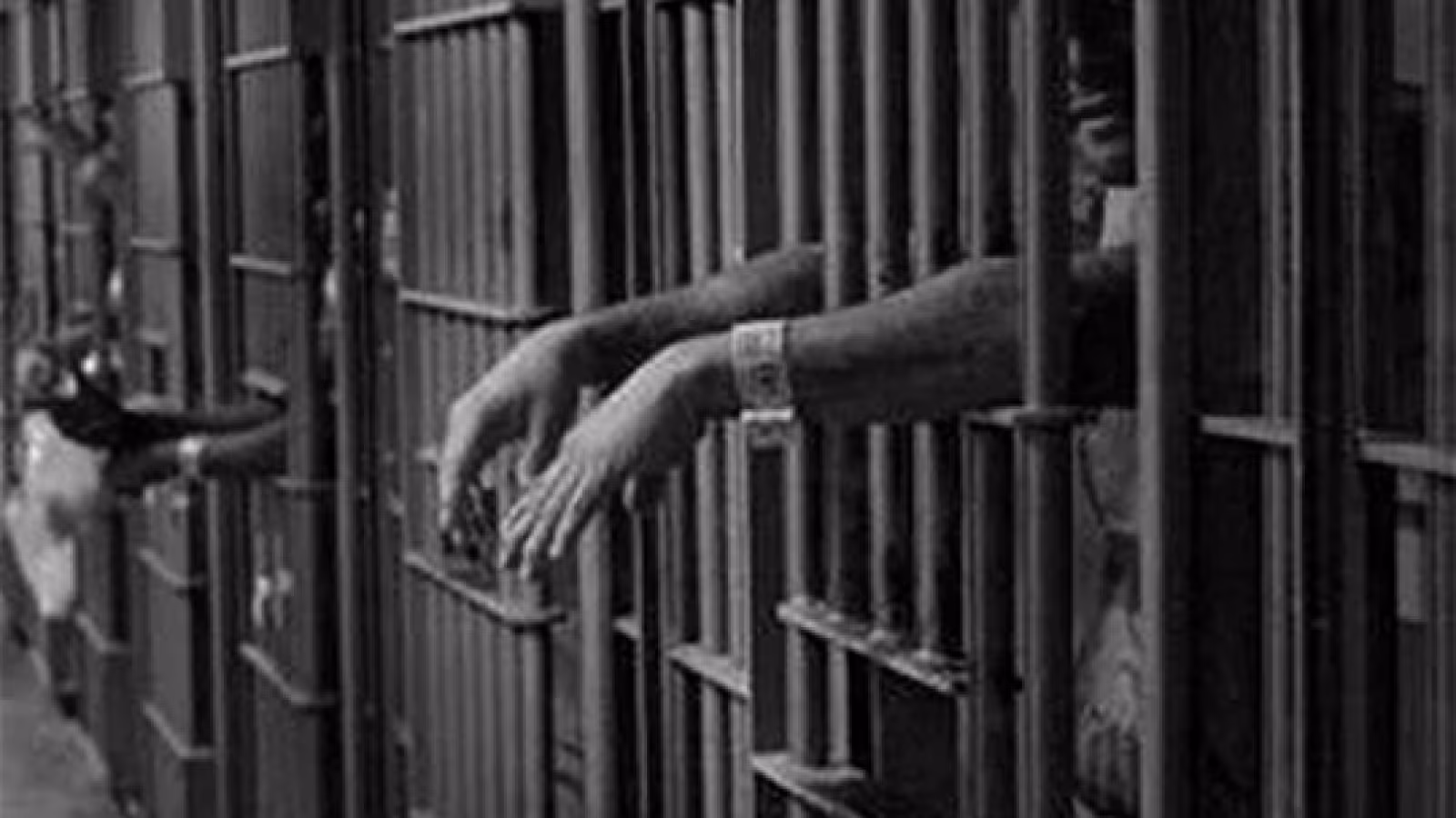 Univers carcéral :  les gardes-chiourmes dénoncent l'insécurité : « les prisonniers nous crachent dessus, tentent de nous agresser… Chaque matin, on se demande si l'on rentrera sain et sauf », témoigne un d’entre eux 