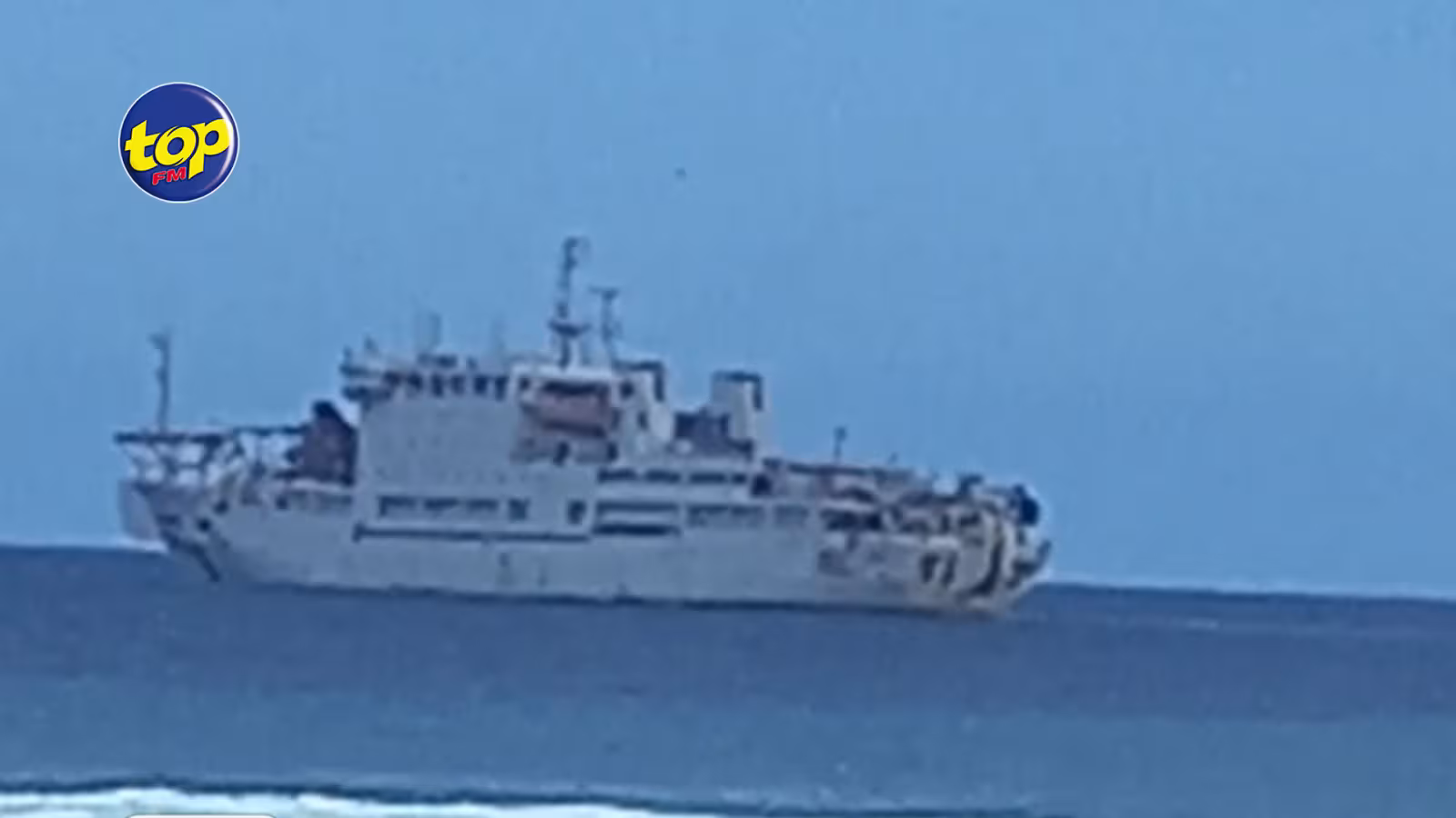 Grosses manœuvres à Baie du Jacotet ce vendredi – le câble sous-marin T3 a atterri ce matin.