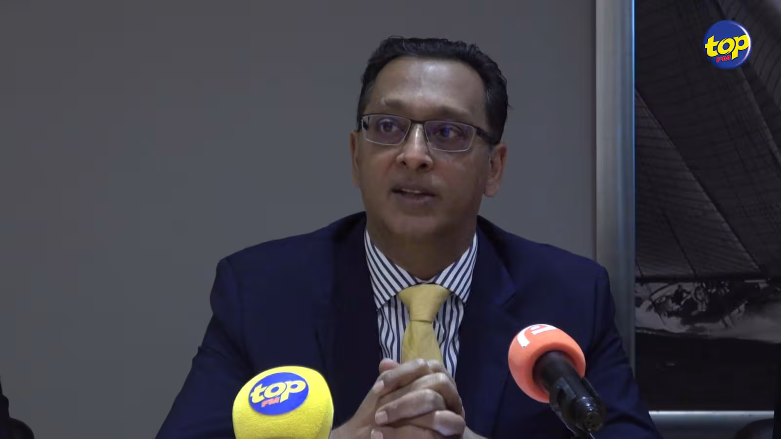 Deux médias proches du pouvoir : Roshi Bhadain annonce des révélations sur leur source de financement et un gros scandale à venir