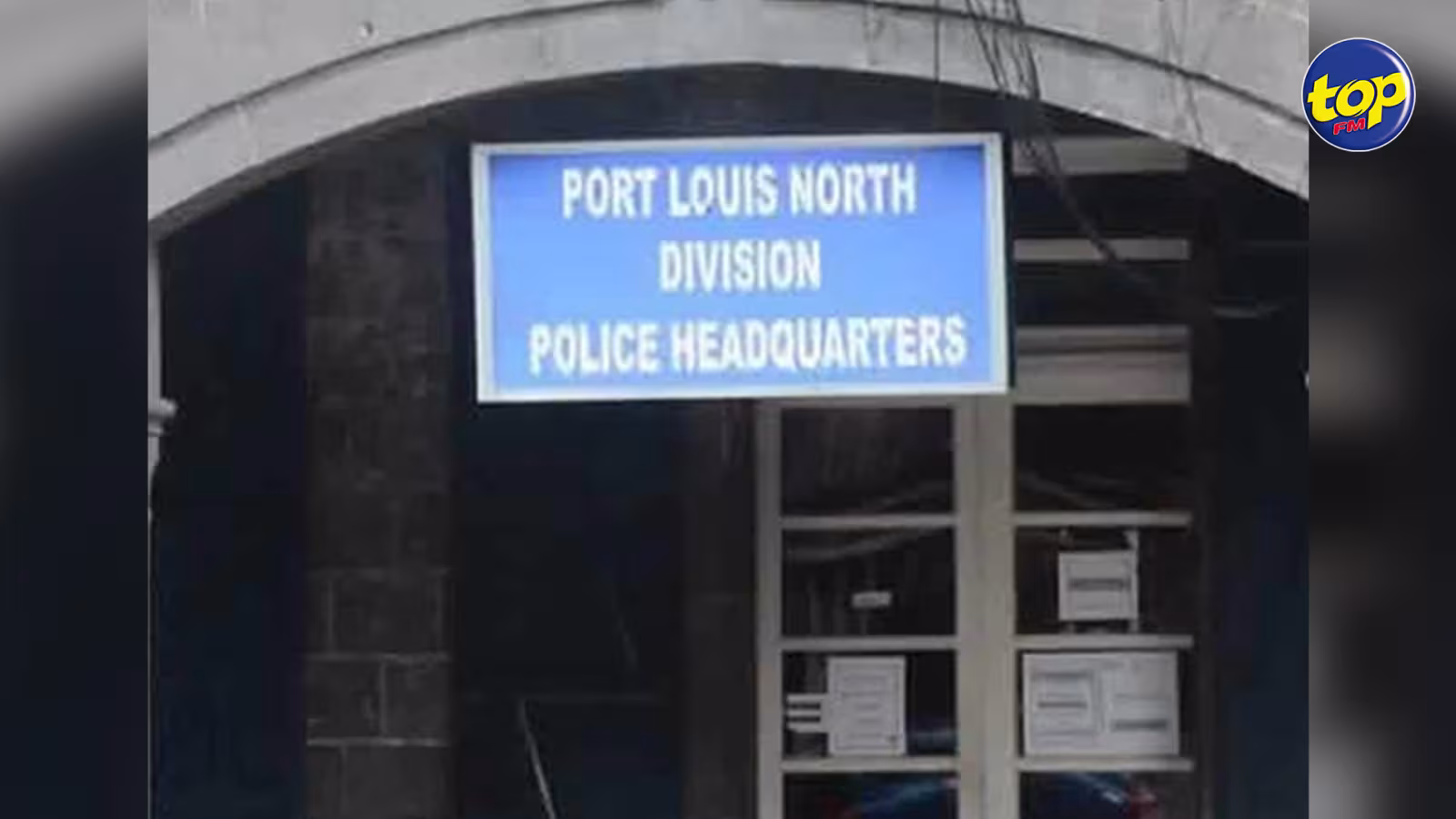 Pour avoir assisté sans autorisation aux funérailles de Noresh Juglall : un Health Inspector arrêté