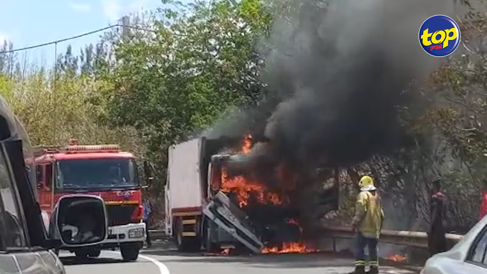 Un camion prend feu à Pailles: aucun blessé à déplorer