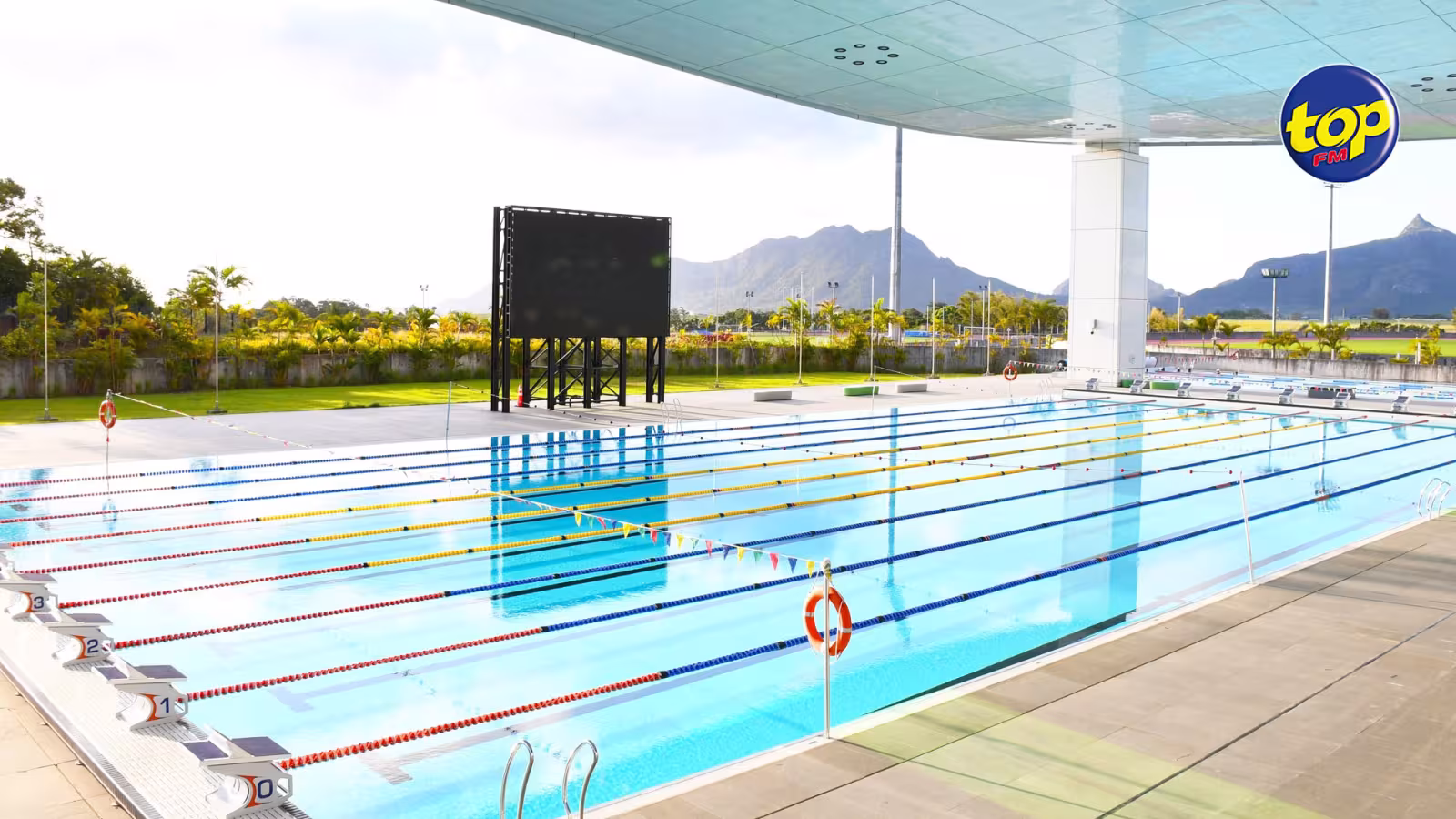Crise cardiaque fatale : Un homme de 77 ans se noie dans la piscine du complexe sportif de Côte d’Or