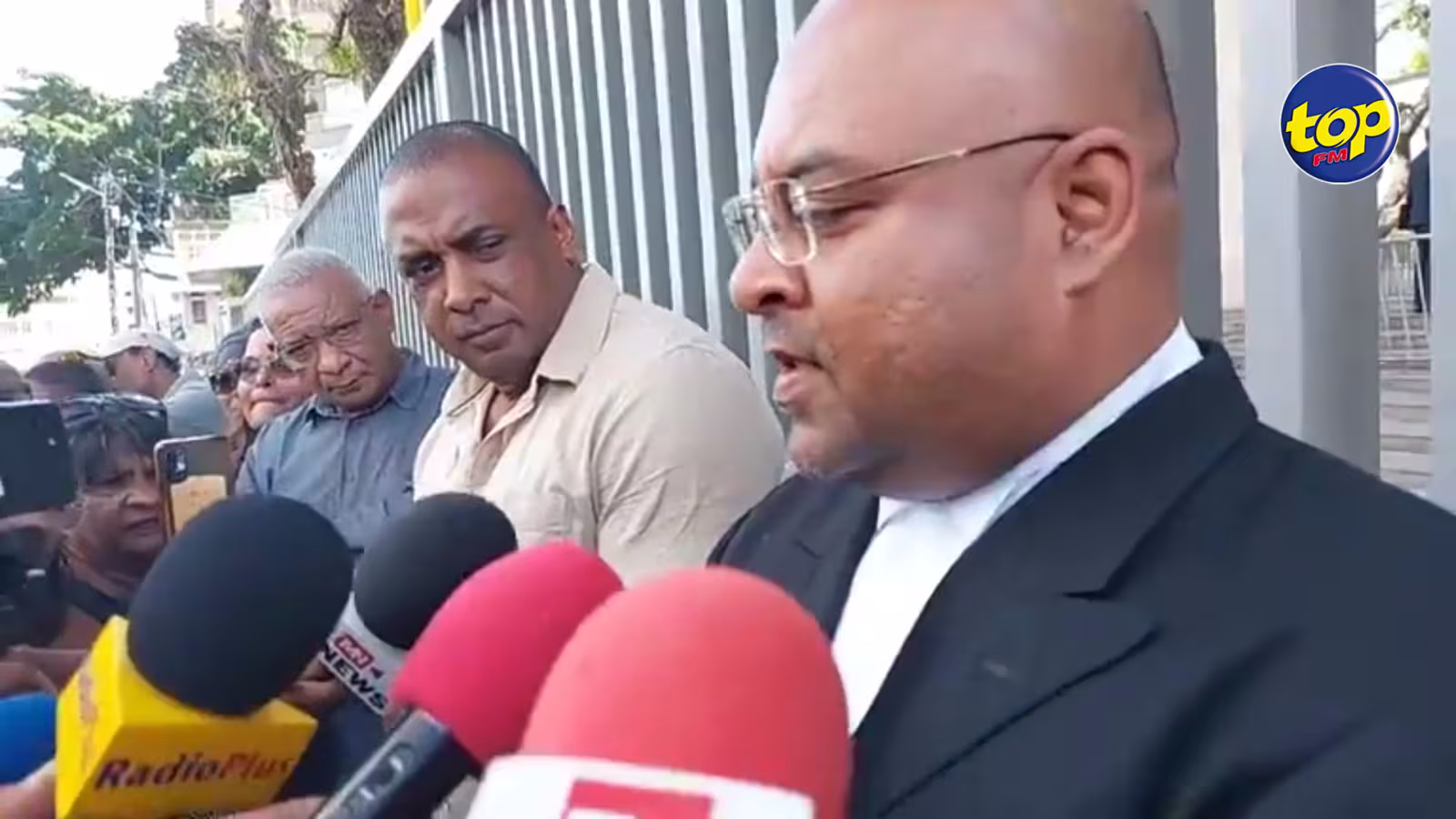 Le commissaire de police conteste la libération de Bruneau Laurette : ‘pe presser pou remet li dan prison’, lance Me. Neelkanth Dulloo