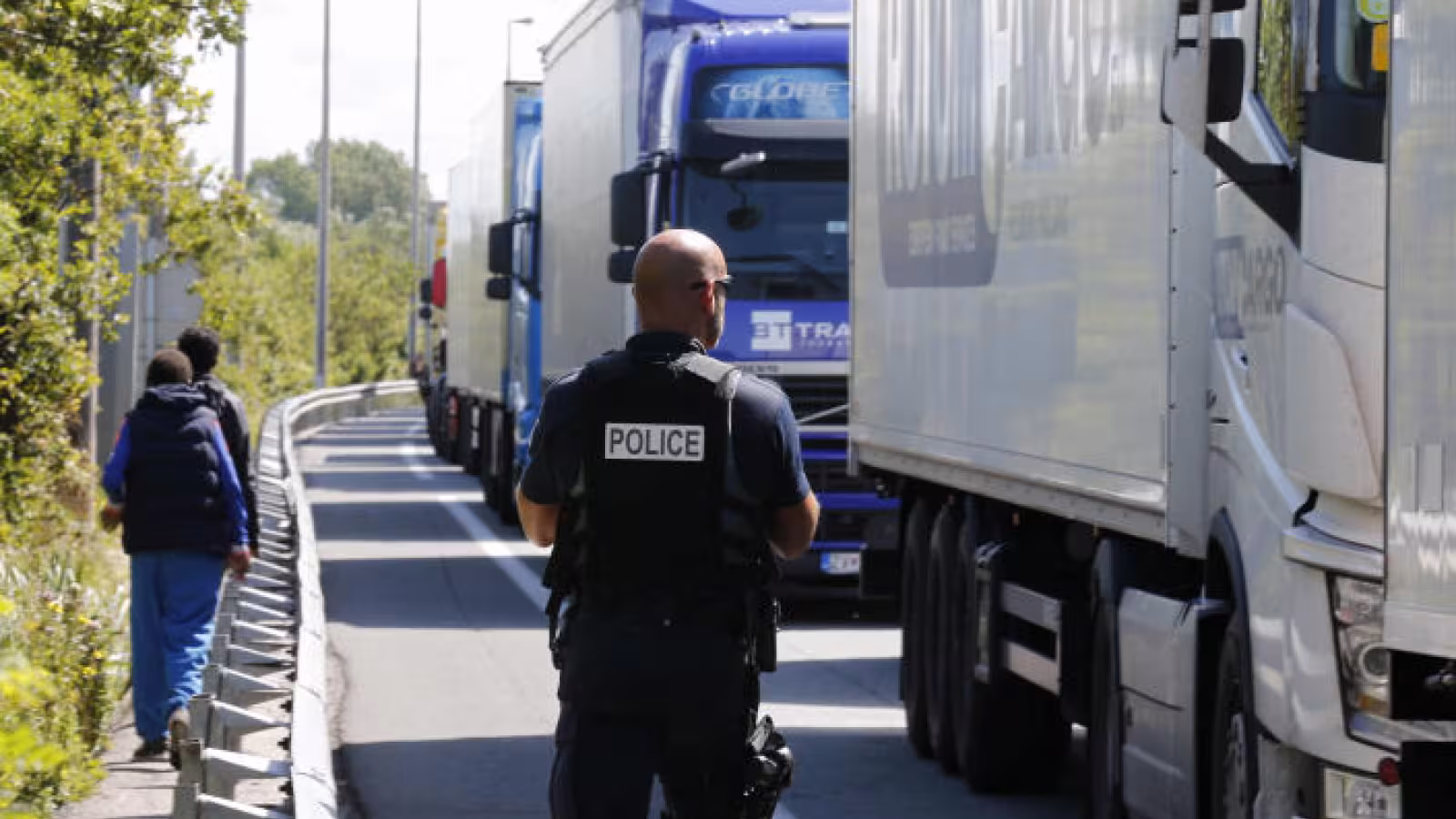 Des femmes migrantes sauvées d’un camion frigorifique en France grâce à l’alerte donnée par des journalistes