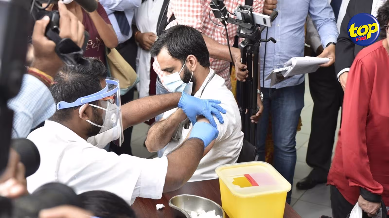 Vaccin anti-Covid : le Dr Sajad Hussain Geelani devient le premier Mauricien à être vacciné