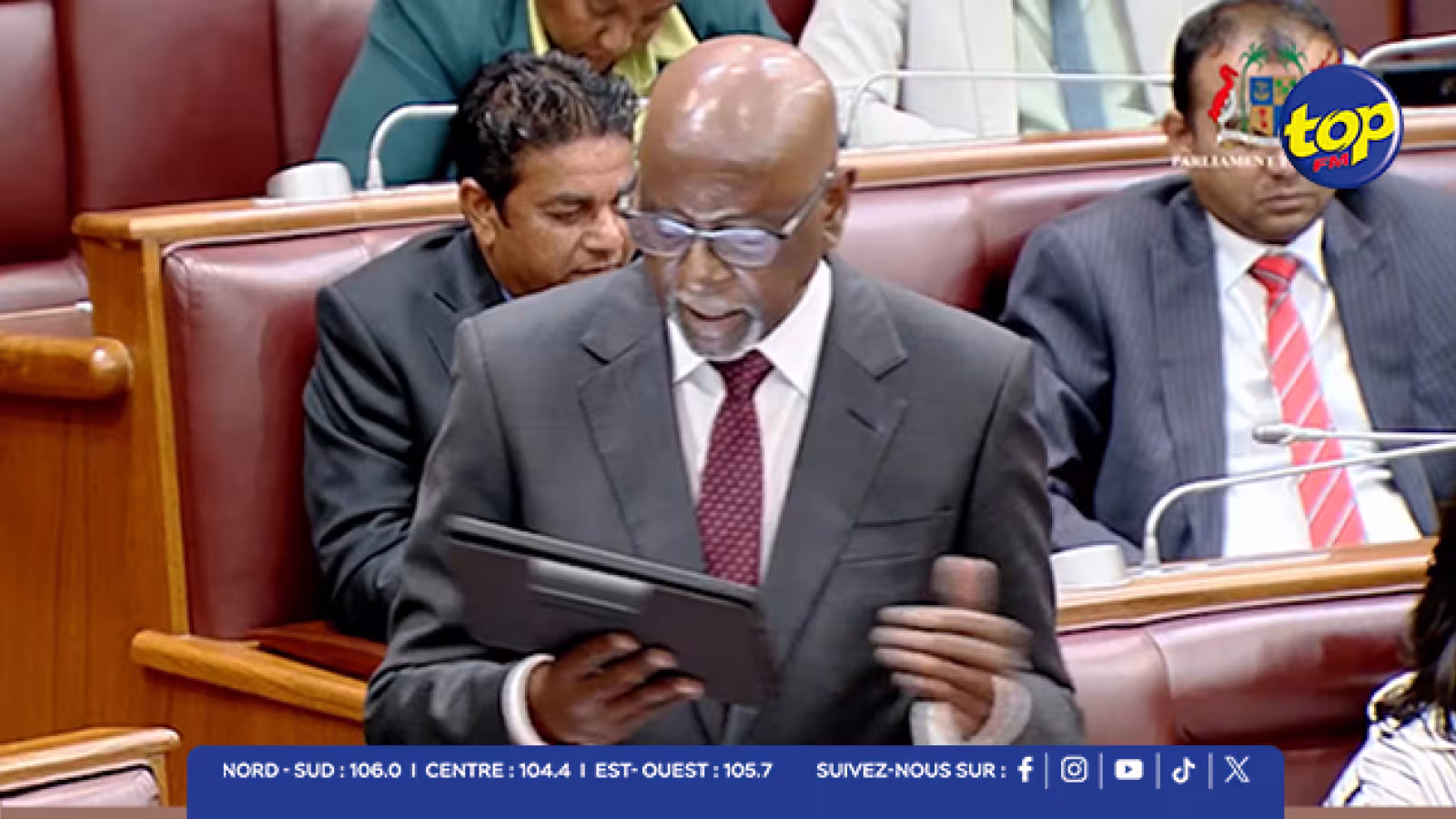 Senior Counsel and Senior Attorney Bill : « La Cheffe Juge devient, en d’autres mots, une subalterne ! », lance Joe Lesjongard