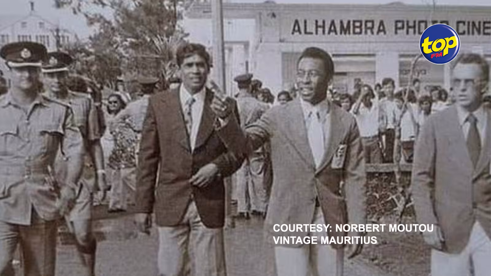 Des Mauriciens se souviennent encore du passage de Pelé à Maurice : « À l’époque, je ne réalisais pas que je parlais à une telle légende », affirme Rajen Fokeer