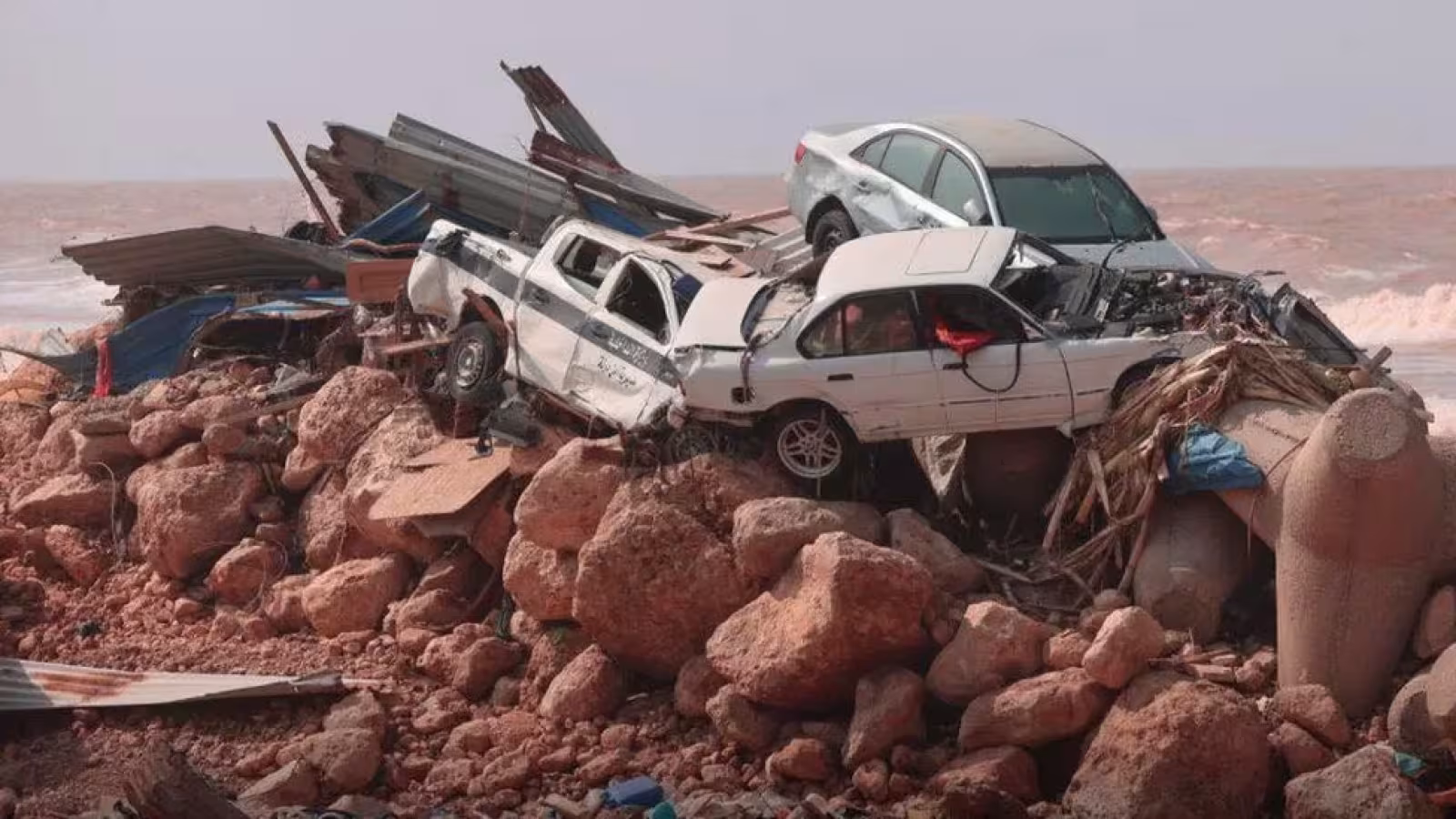 Inondations libyennes : la ville de Derna récupère à elle seule 1000 corps – Hichem Chkiouat, ministre de l’Aviation et membre du comité d’intervention d’urgence du gouvernement de l’Est