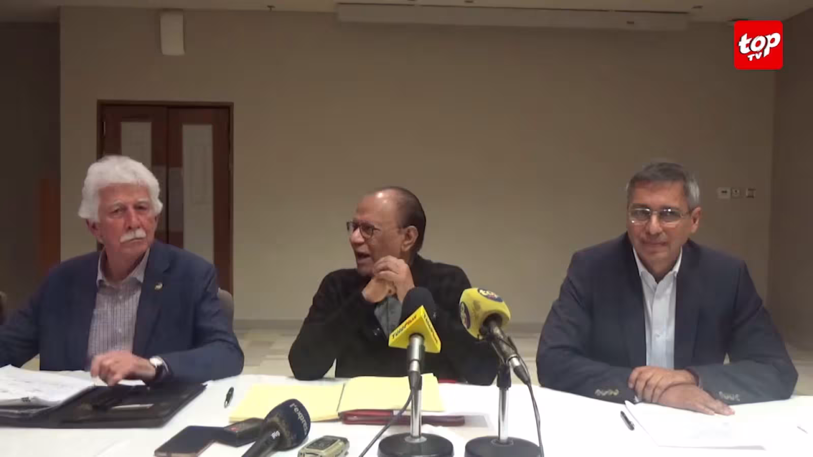 Adil Khan Durrani qui avait nié être marié à Rakhi Sawant change de discours