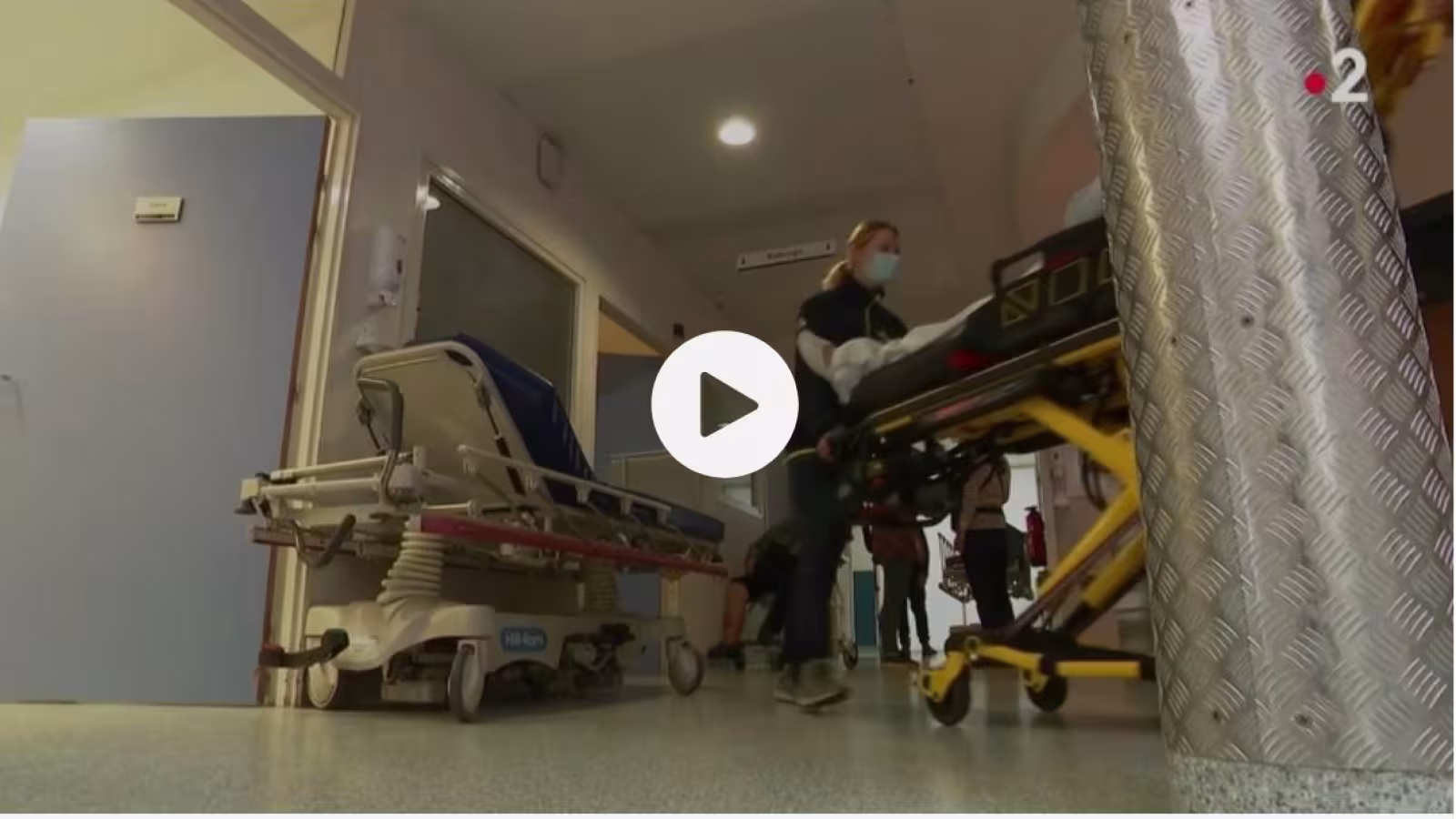 Covid-19 : le pic épidémique de la troisième vague attendu d’ici dix jours en France