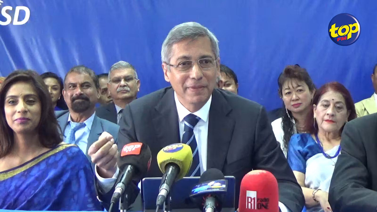 Entretien de Pravind Jugnauth sur la BBC : Enkor en fois nous fine la risée à l’international , kisane la pou croire pena bon connexion internet dan PMO,  ironise Xavier Duval