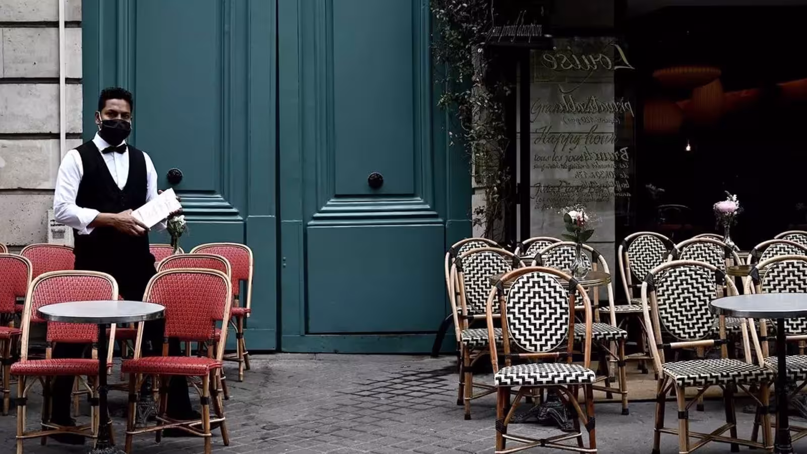 Covid-19 : Paris passe en zone d’alerte maximale, les restaurants autorisés à ouvrir sous conditions