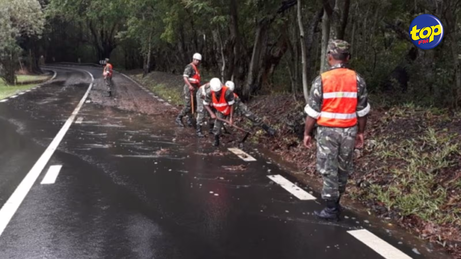 A Chamarel: Le pont St Denis impracticable