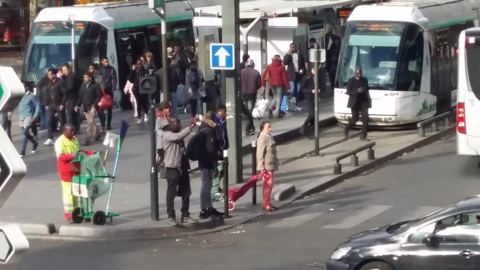 Policier frappé au couteau à Saint-Denis : ses collègues ripostent et blessent par balle les agresseurs