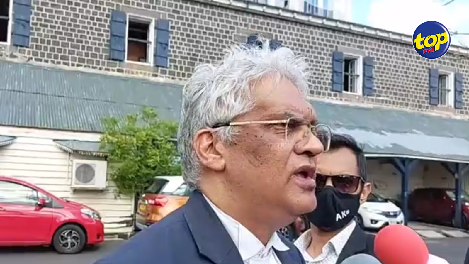 Climat de frayeur : ‘l’informateur qui nous a dit qu’il y aurait de la drogue dans la voiture de Bruneau Laurette, vient aussi d’informer que je serais la cible d’un sniper’, s’inquiète Rama Valayden