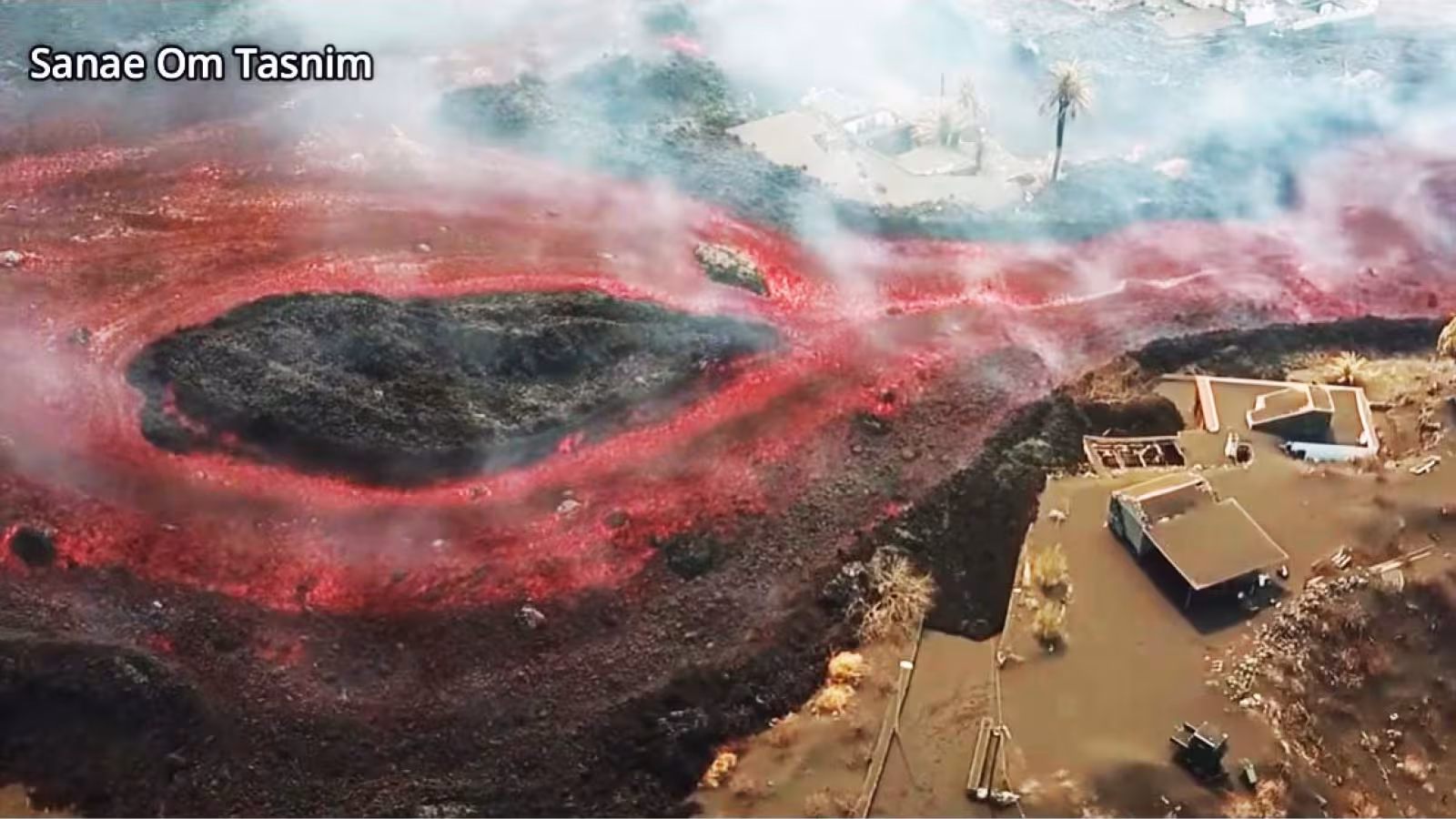 Un flanc du volcan de La Palma s’effondre – D’énormes blocs dévalent la pente