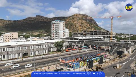 l’autoroute, près du Victoria Urban Terminal
