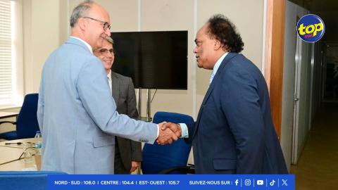 Le-ministre-Sukon-et-l’ambassadeur-Frédéric-Bontems